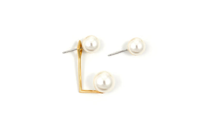 Stud Earrings w/floating pearl, Gold